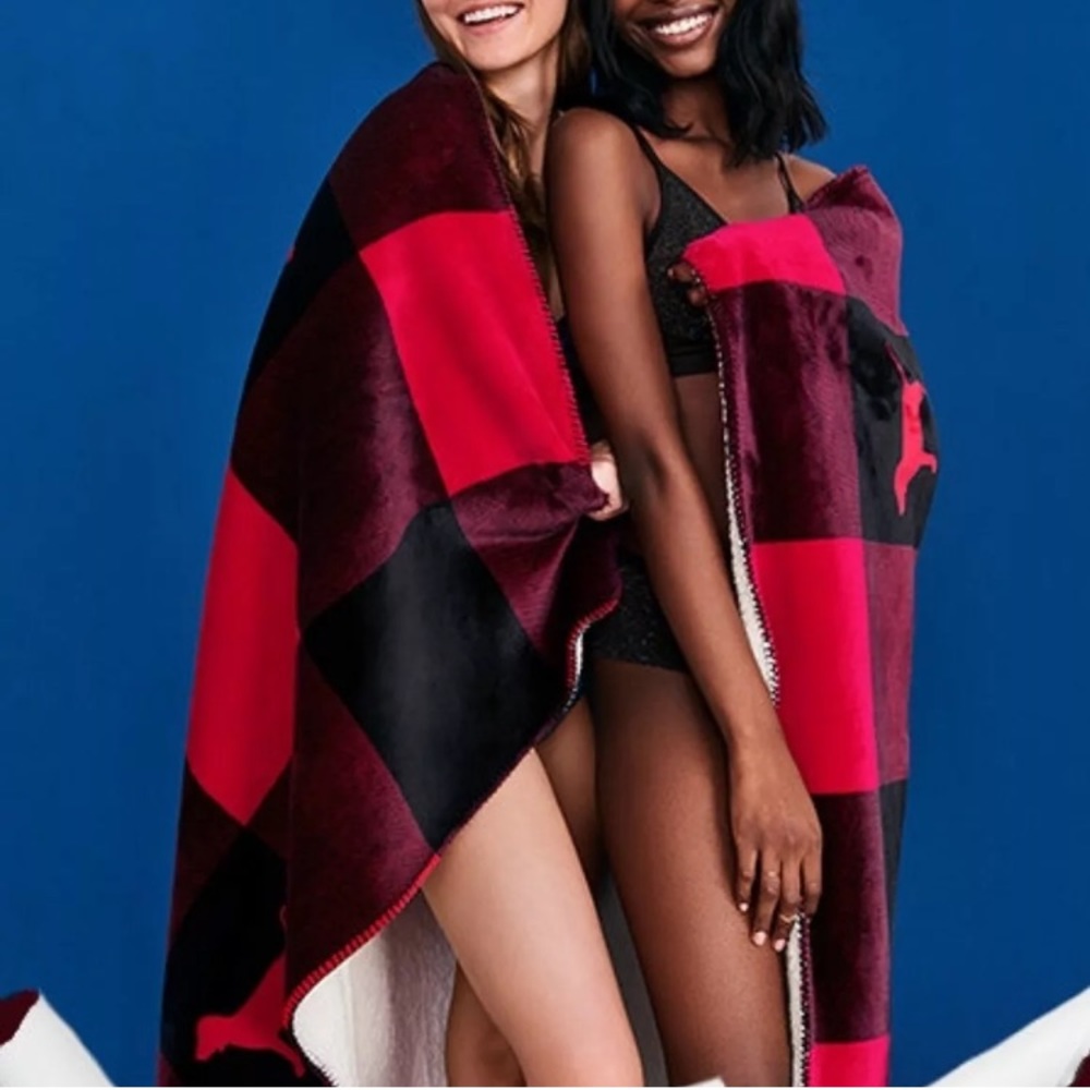 VS PINK PLAID DOG LOGO SHERPA BLANKET NEW